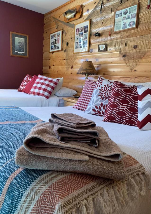 Muskie Bay Resort Nestor Falls ภายนอก รูปภาพ